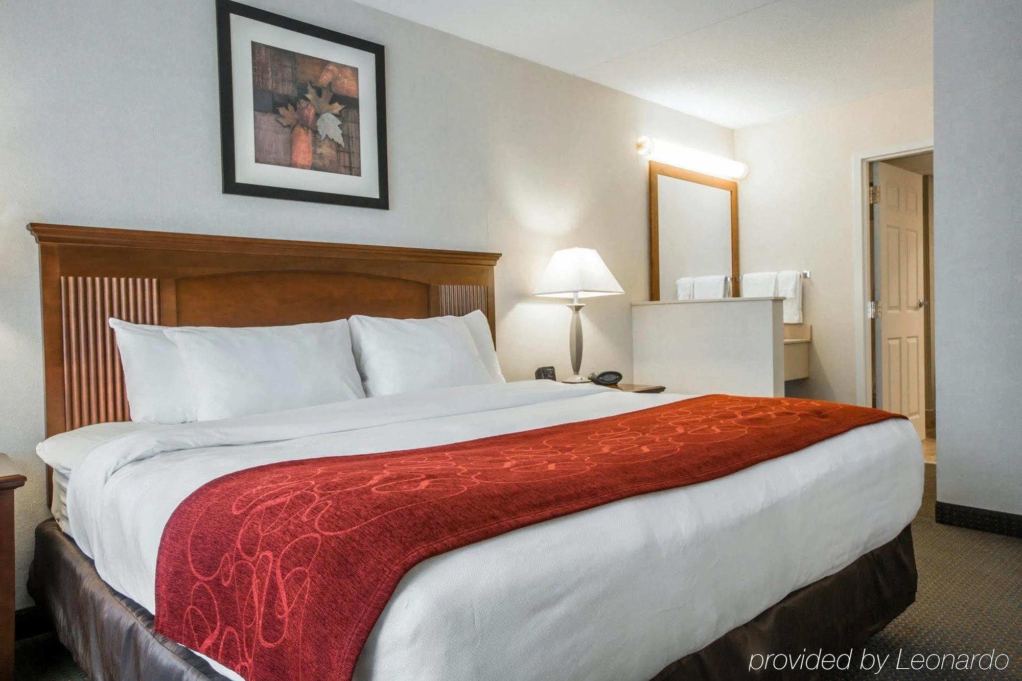 Comfort Suites South Burlington Near University Exterior photo